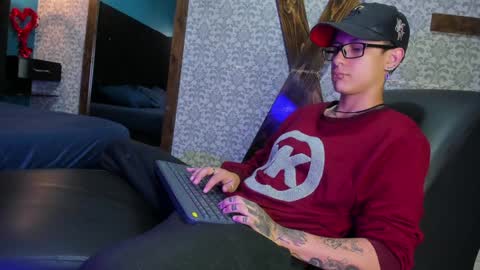 Snapshot of evan_smitt chatting on 12.08.24 Evan Smitt online show from 12.08.24