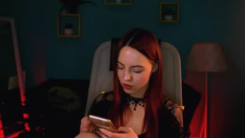 Snapshot of evanellson chatting on 04.29.26 Eva online show from 04.29.26