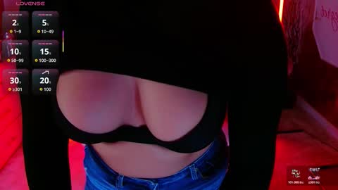 Snapshot of evanew_ chatting on 11.27.25 Eva online show from 11.27.25