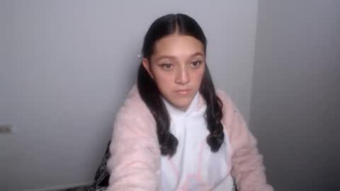 Snapshot of evangeline_petite chatting on 05.31.26 eva online show from 05.31.26