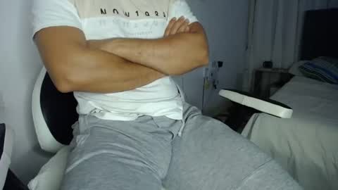 Snapshot of evans_king chatting on 01.03.25 Evan online show from 01.03.25