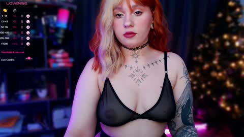 Snapshot of evaredmooon chatting on 12.25.24 Moon online show from 12.25.24