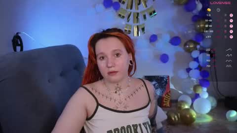 Snapshot of evaredmooon chatting on 10.19.25 Moon online show from 10.19.25