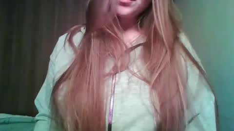 Snapshot of evasapples2026 chatting on 04.20.26 evasapples2026 online show from 04.20.26