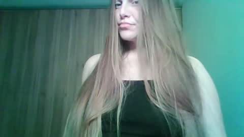 Snapshot of evasapples2026 chatting on 04.29.26 evasapples2026 online show from 04.29.26
