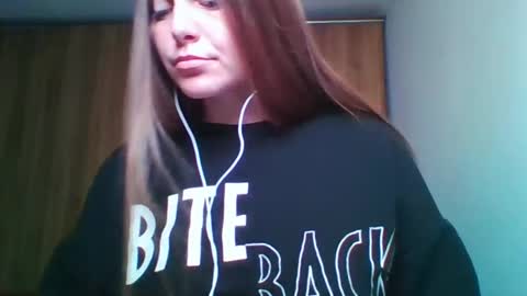Snapshot of evasapples2026 chatting on 05.16.26 evasapples2026 online show from 05.16.26