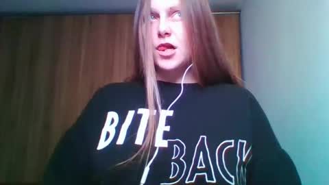 Snapshot of evasapples2026 chatting on 05.16.26 evasapples2026 online show from 05.16.26