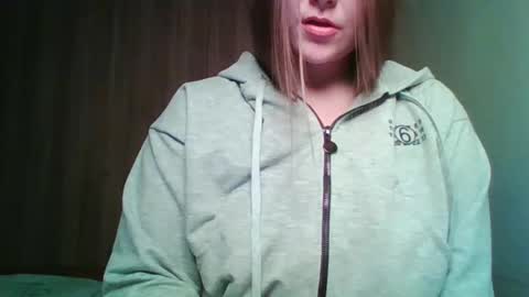 Snapshot of evasapples2026 chatting on 05.17.26 evasapples2026 online show from 05.17.26