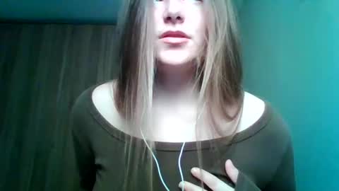 Snapshot of evasapples2026 chatting on 05.20.26 evasapples2026 online show from 05.20.26