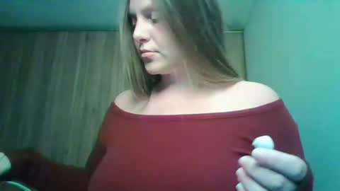 Snapshot of evasapples2026 chatting on 05.27.26 evasapples2026 online show from 05.27.26