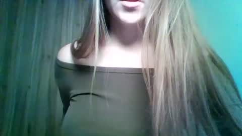 Snapshot of evasapples2026 chatting on 06.14.26 evasapples2026 online show from 06.14.26