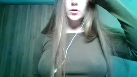 Snapshot of evasapples2026 chatting on 06.19.26 evasapples2026 online show from 06.19.26