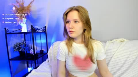 Snapshot of evastevs chatting on 01.04.25 Eva online show from 01.04.25