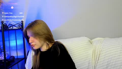 Snapshot of evastevs chatting on 01.06.25 Eva online show from 01.06.25