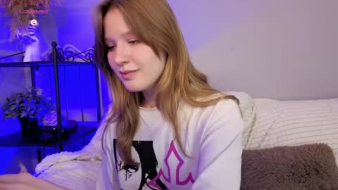 Snapshot of evastevs chatting on 01.10.25 Eva online show from 01.10.25