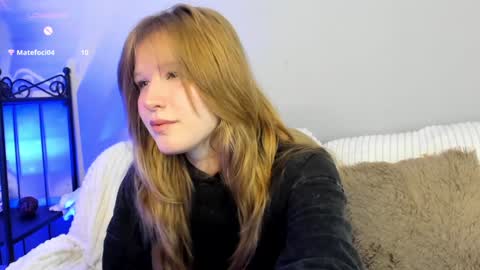 Snapshot of evastevs chatting on 01.12.25 Eva online show from 01.12.25