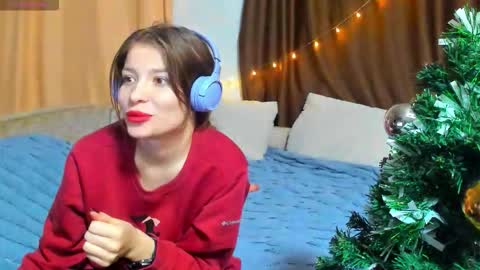 Snapshot of evasunshine18 chatting on 12.14.25 Eva online show from 12.14.25