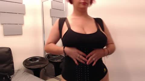 Snapshot of evatwiss chatting on 05.18.26 Eva Twiss online show from 05.18.26