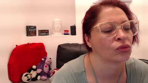 Snapshot of evatwiss chatting on 05.25.26 Eva Twiss online show from 05.25.26