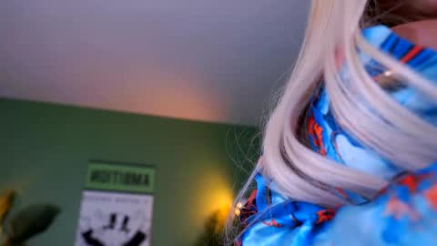 Snapshot of evazane chatting on 04.25.26 Eva online show from 04.25.26