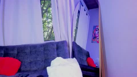 Eva Queen online show from 11.04.25