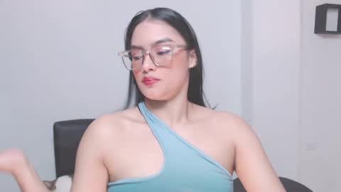 Snapshot of eve_rox18 chatting on 05.17.26 Eve Rox18 online show from 05.17.26