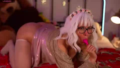 Snapshot of evechuuuus chatting on 09.19.25 Evechuuu online show from 09.19.25