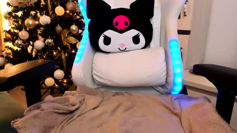 Snapshot of eveeevian chatting on 12.23.24 eveeevian online show from 12.23.24