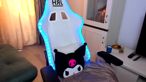 Snapshot of eveeevian chatting on 01.13.25 eveeevian online show from 01.13.25