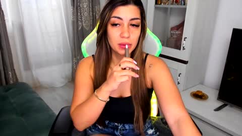 Snapshot of eveeevian chatting on 02.02.25 eveeevian online show from 02.02.25