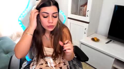 Snapshot of eveeevian chatting on 02.11.25 eveeevian online show from 02.11.25