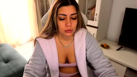 Snapshot of eveeevian chatting on 02.12.25 eveeevian online show from 02.12.25