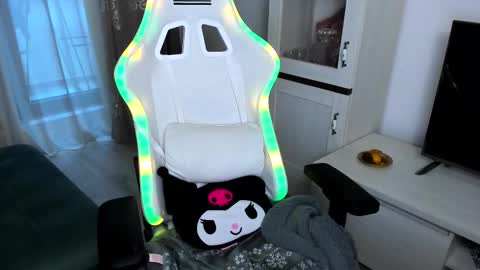 Snapshot of eveeevian chatting on 02.13.25 eveeevian online show from 02.13.25