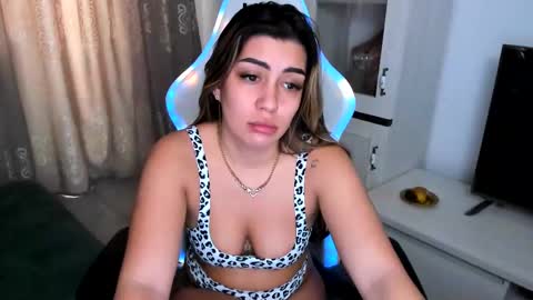 Snapshot of eveeevian chatting on 02.14.25 eveeevian online show from 02.14.25