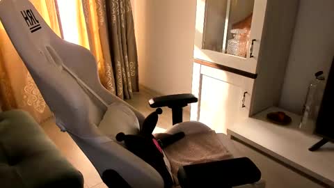 Snapshot of eveeevian chatting on 03.05.25 eveeevian online show from 03.05.25