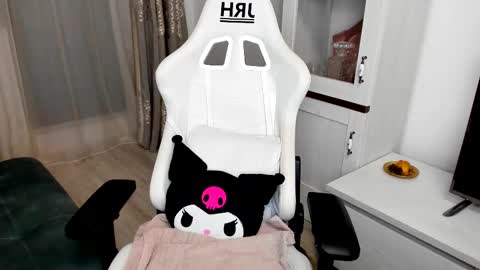 Snapshot of eveeevian chatting on 03.05.25 eveeevian online show from 03.05.25