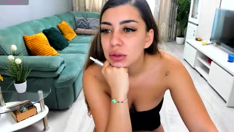 Snapshot of eveeevian chatting on 09.13.25 eveeevian online show from 09.13.25