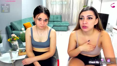 Snapshot of eveeevian chatting on 10.19.25 eveeevian online show from 10.19.25