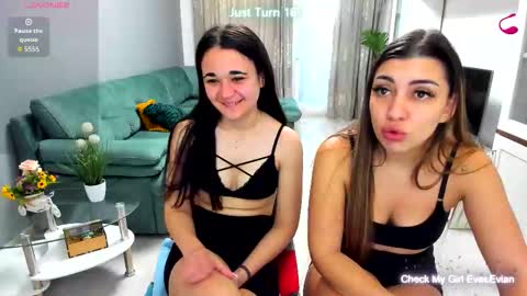 Snapshot of eveeevian chatting on 10.24.25 eveeevian online show from 10.24.25