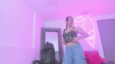 evelin__thompsson online show from 04.15.26
