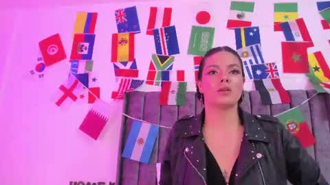 Snapshot of evelin__thompsson chatting on 06.19.26 evelin__thompsson online show from 06.19.26