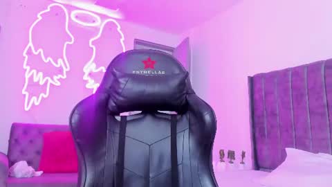Snapshot of evelin__thompsson chatting on 07.18.26 evelin__thompsson online show from 07.18.26