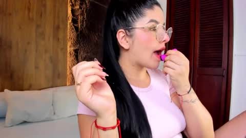 E V E L I N online show from 09.09.25