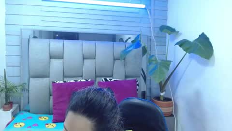 Snapshot of evelin_zaens chatting on 04.21.26 evelin zaens online show from 04.21.26