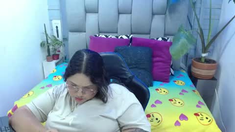 Snapshot of evelin_zaens chatting on 04.24.26 evelin zaens online show from 04.24.26