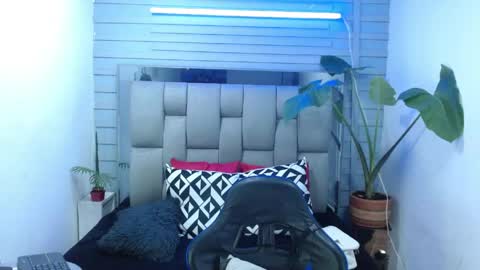 Snapshot of evelin_zaens chatting on 04.28.26 evelin zaens online show from 04.28.26