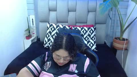Snapshot of evelin_zaens chatting on 04.29.26 evelin zaens online show from 04.29.26