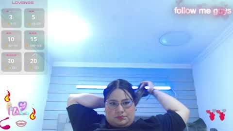 Snapshot of evelin_zaens chatting on 06.25.26 evelin zaens online show from 06.25.26