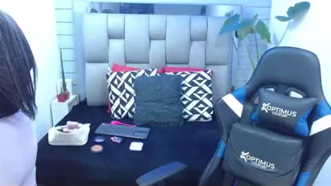 Snapshot of evelin_zaens chatting on 06.28.26 evelin zaens online show from 06.28.26