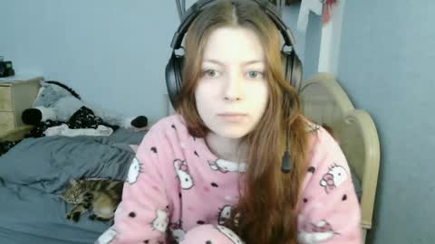 Snapshot of evelinamercer chatting on 06.06.26 Alice 3 online show from 06.06.26